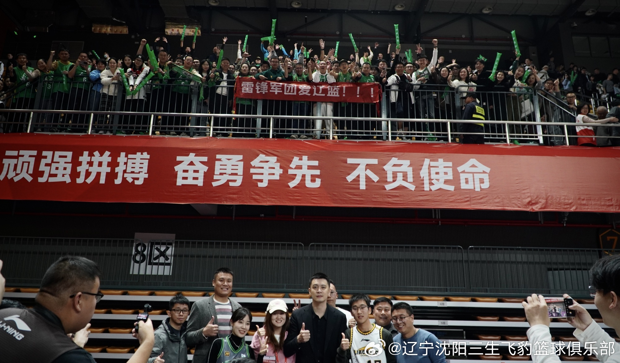 篮球场上的精神风采赢得全场尖叫的简单介绍